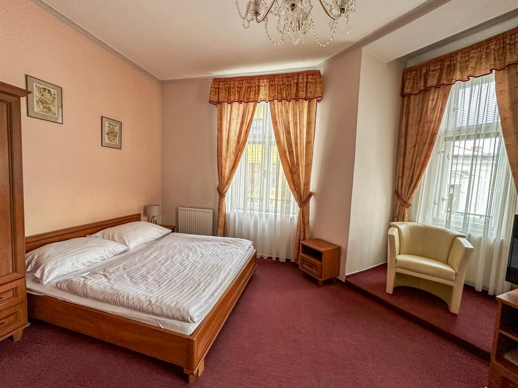 Hotel Ruzek Хранице Екстериор снимка